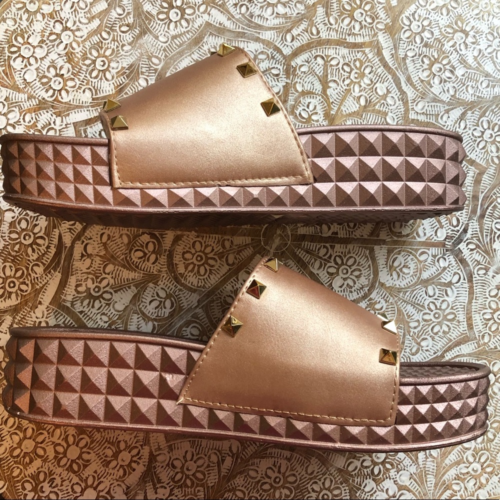 NWT Trendy Rose Gold Chunky Studded Summer Sandals